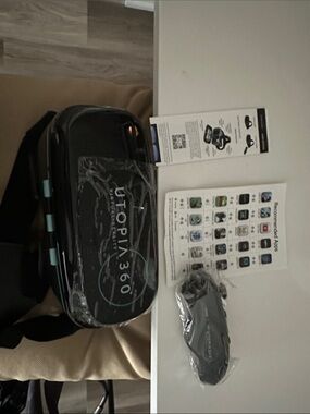 Utopia 360 VR Headset with Remote - Black and Teal